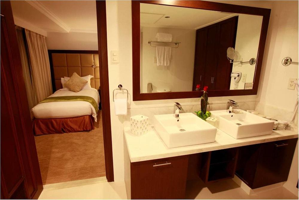 Discovery Suites Manila, Philippines Pasig City Exterior photo